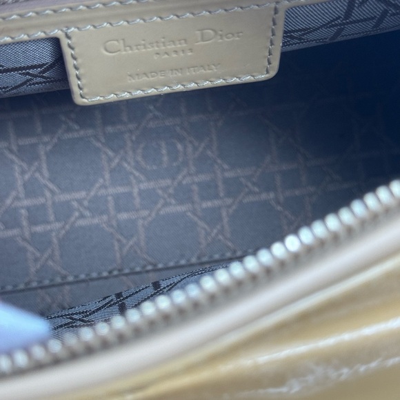 Dior Tan Quilted Handbag Size Medium Patent Leather - Picture 8 of 17